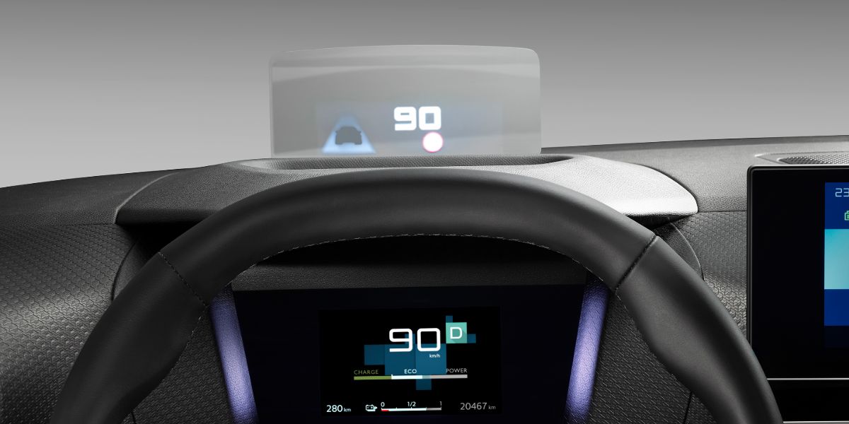 Head-up Display a cores do novo Citroen C4, a marcar velocidade 90Km/h